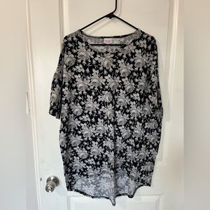LuLaRoe - S Irma w/ black and white Roses